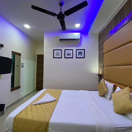 Hotel Blue Wellington - Near Mumbai Airport Szoba fotó