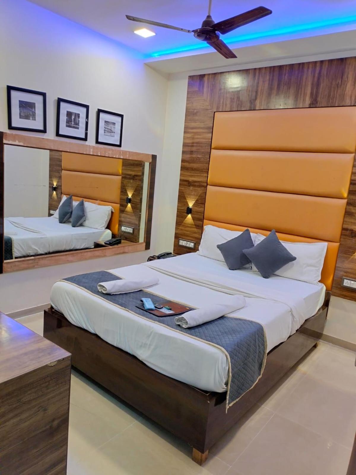Hotel Blue Wellington - Near Mumbai Airport Kültér fotó