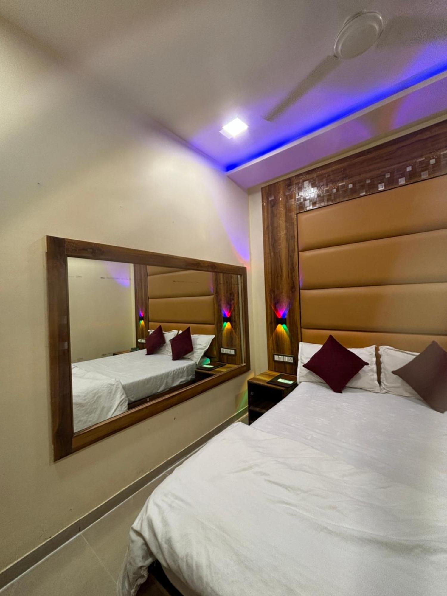 Hotel Blue Wellington - Near Mumbai Airport Kültér fotó