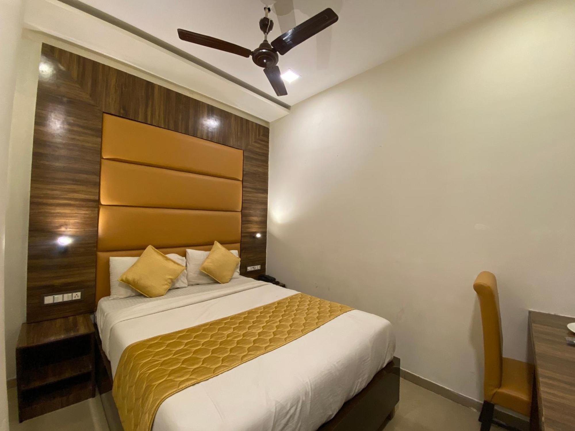 Hotel Blue Wellington - Near Mumbai Airport Kültér fotó