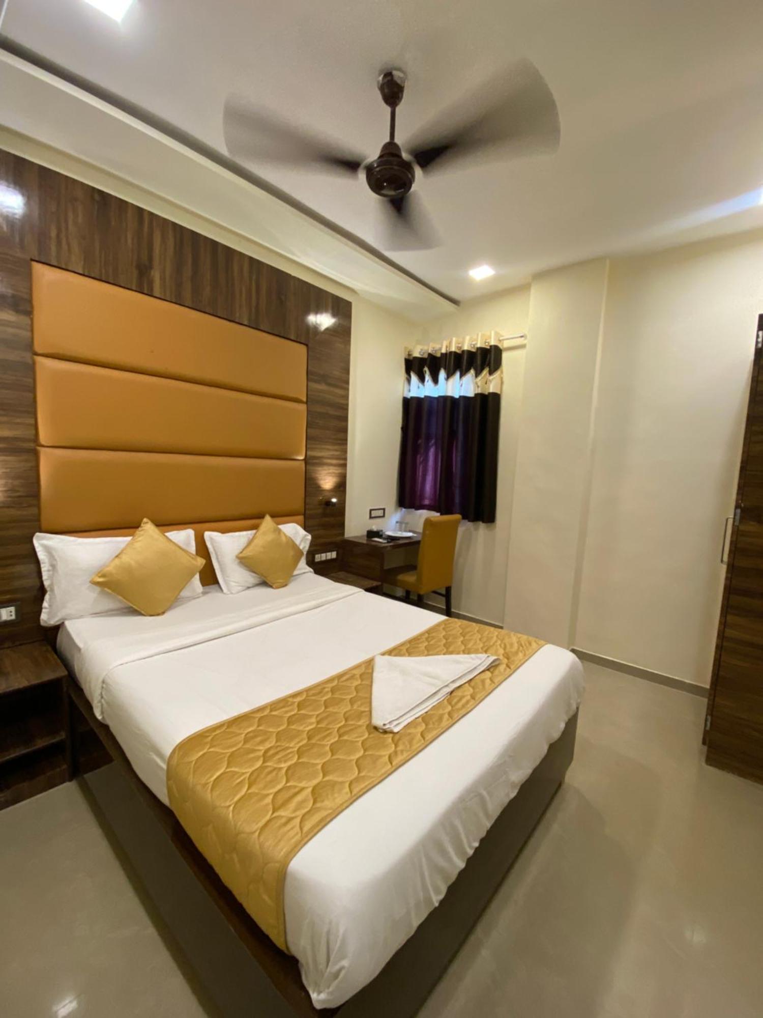 Hotel Blue Wellington - Near Mumbai Airport Kültér fotó