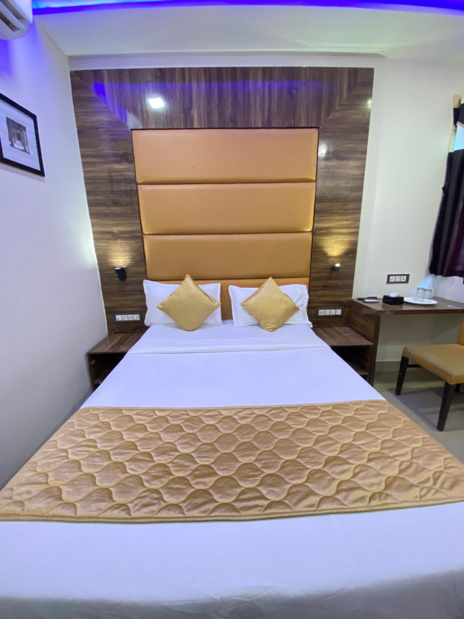 Hotel Blue Wellington - Near Mumbai Airport Kültér fotó
