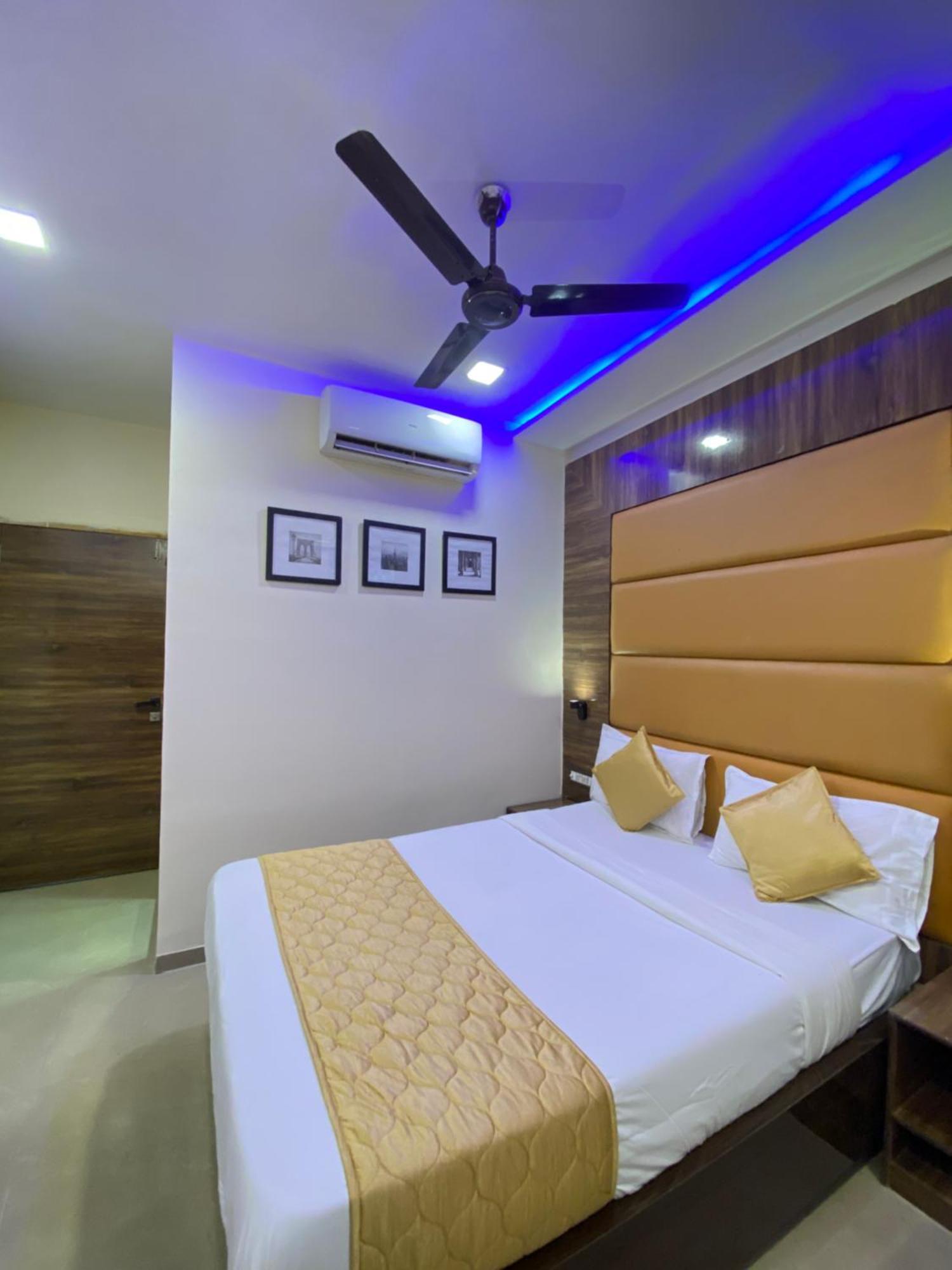 Hotel Blue Wellington - Near Mumbai Airport Kültér fotó