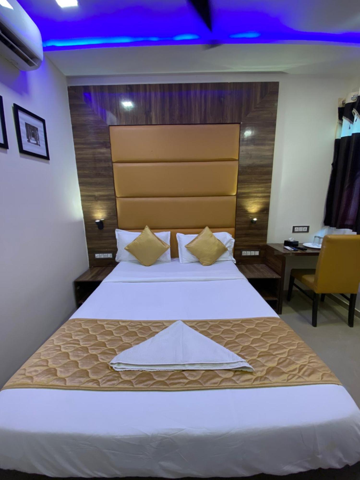 Hotel Blue Wellington - Near Mumbai Airport Kültér fotó