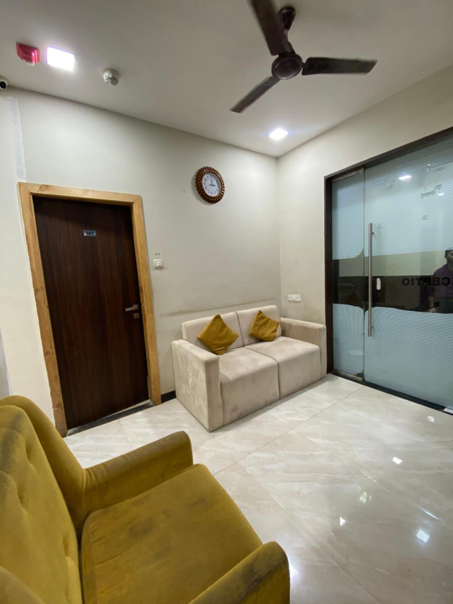 Hotel Blue Wellington - Near Mumbai Airport Kültér fotó