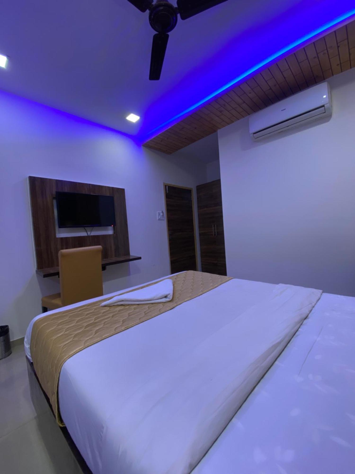 Hotel Blue Wellington - Near Mumbai Airport Kültér fotó