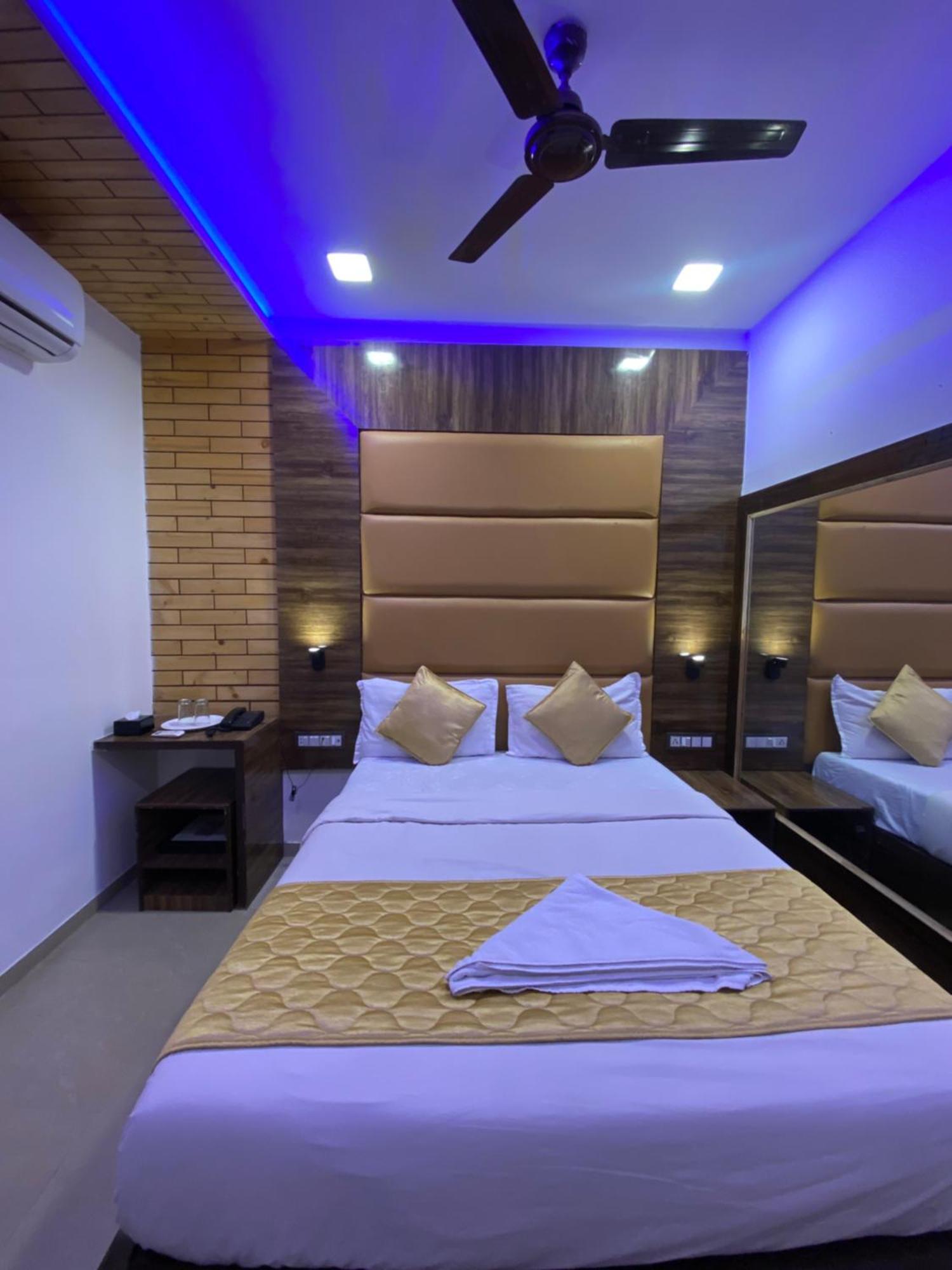 Hotel Blue Wellington - Near Mumbai Airport Kültér fotó