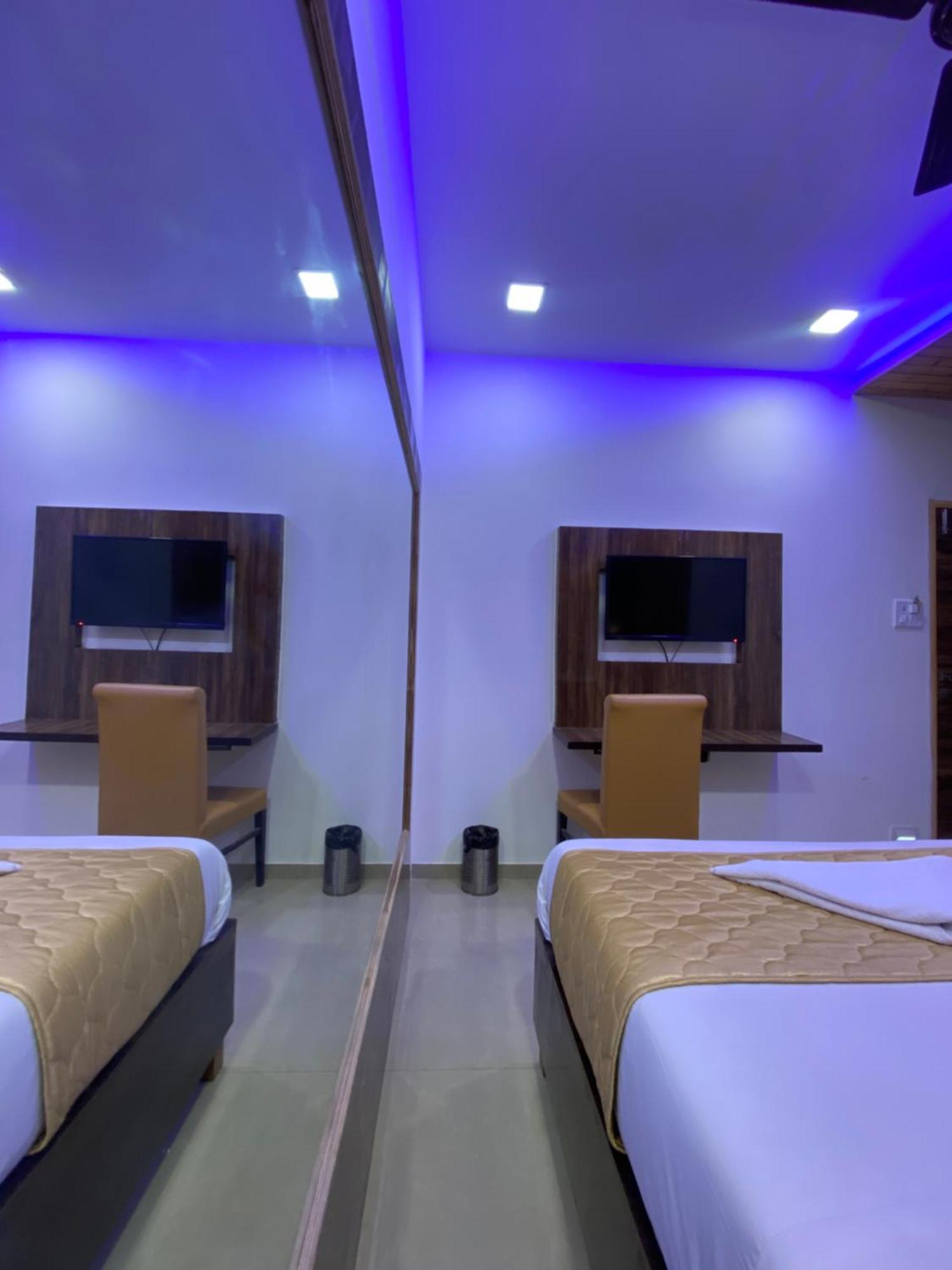 Hotel Blue Wellington - Near Mumbai Airport Kültér fotó