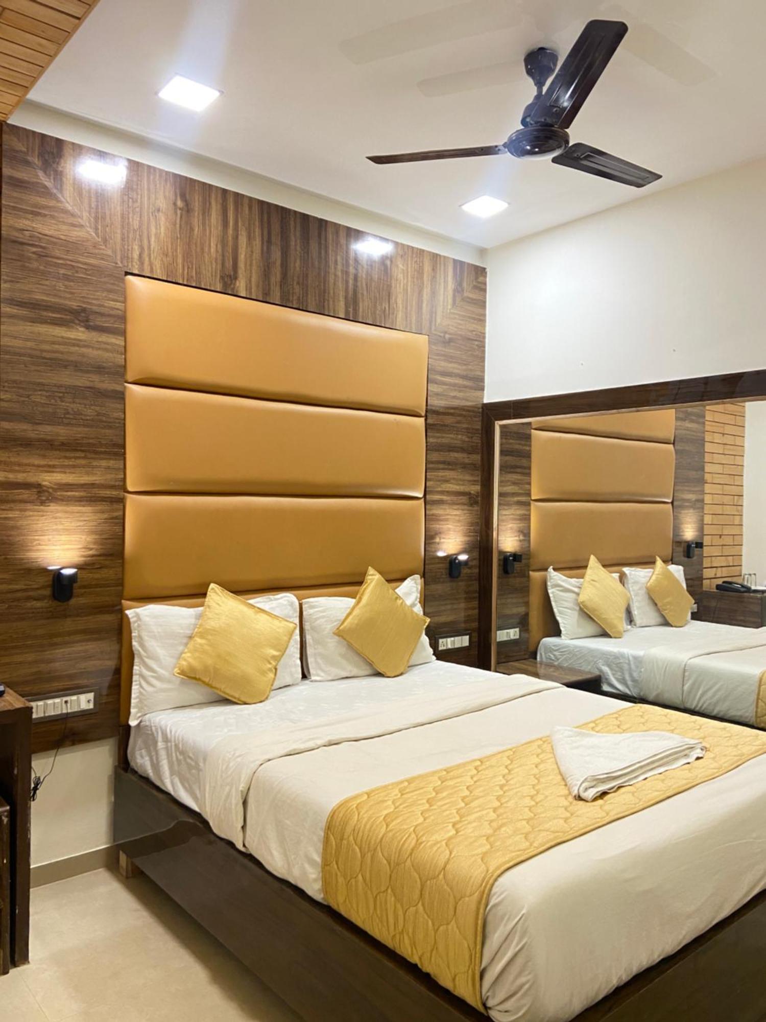 Hotel Blue Wellington - Near Mumbai Airport Kültér fotó