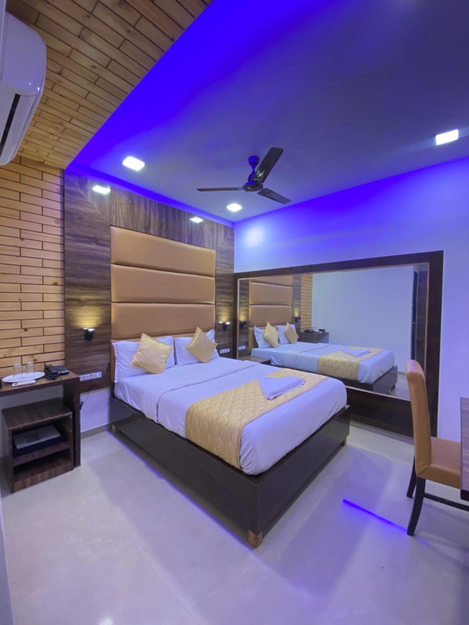 Hotel Blue Wellington - Near Mumbai Airport Kültér fotó